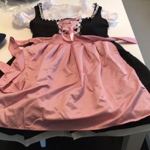 Oktoberfest dirndl.  High quality German dress NWT